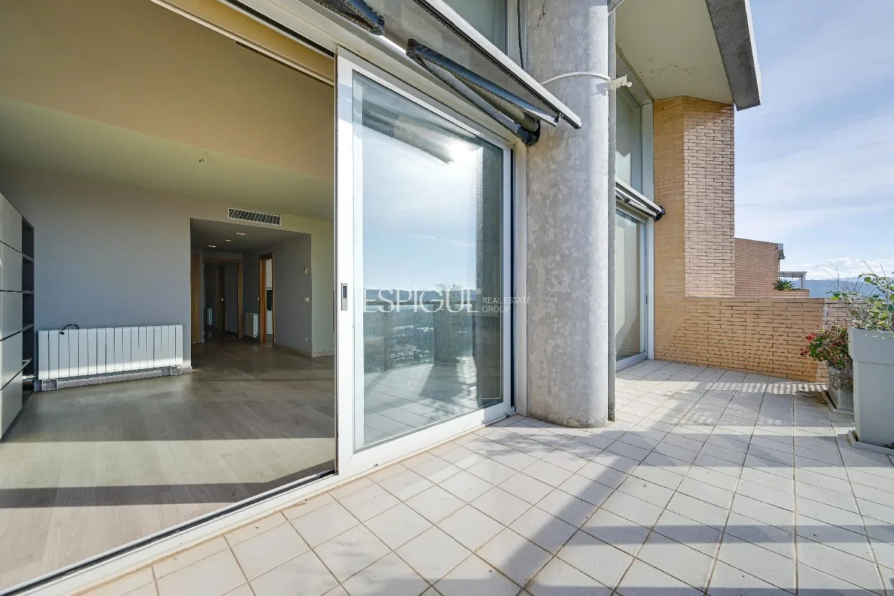 Luxury Penthouse in Parc Migdia: Exclusivity with Pool and Unique Views in Girona