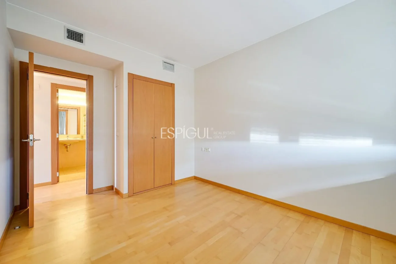 Luxury Penthouse in Parc Migdia: Exclusivity with Pool and Unique Views in Girona