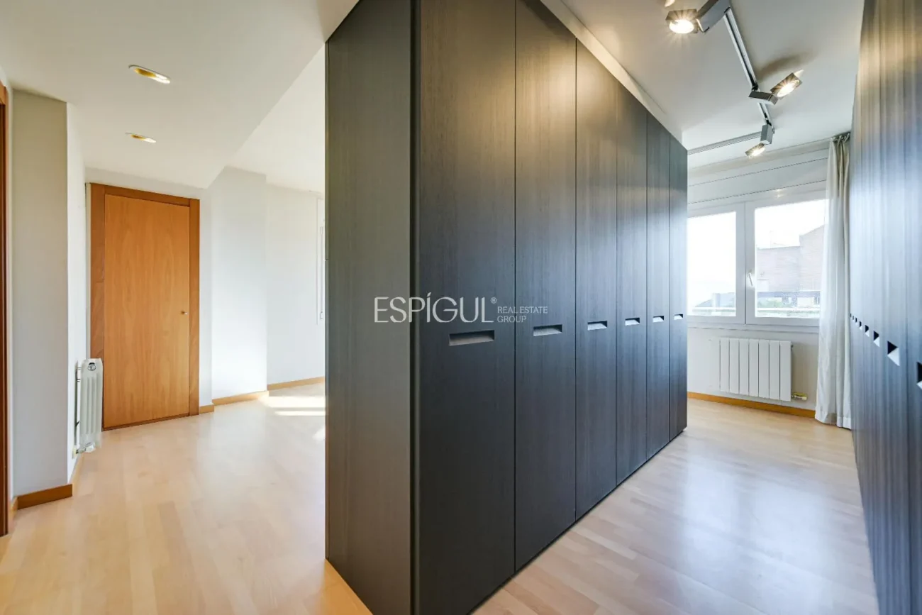 Luxury Penthouse in Parc Migdia: Exclusivity with Pool and Unique Views in Girona