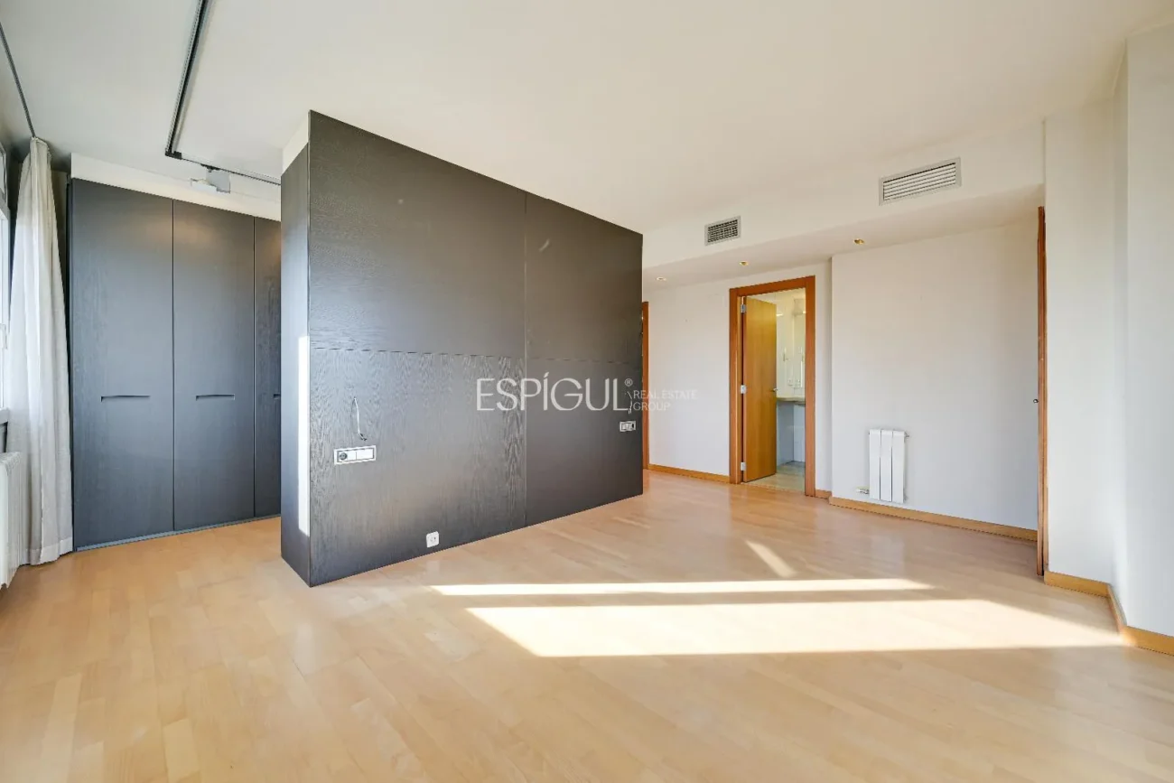 Luxury Penthouse in Parc Migdia: Exclusivity with Pool and Unique Views in Girona