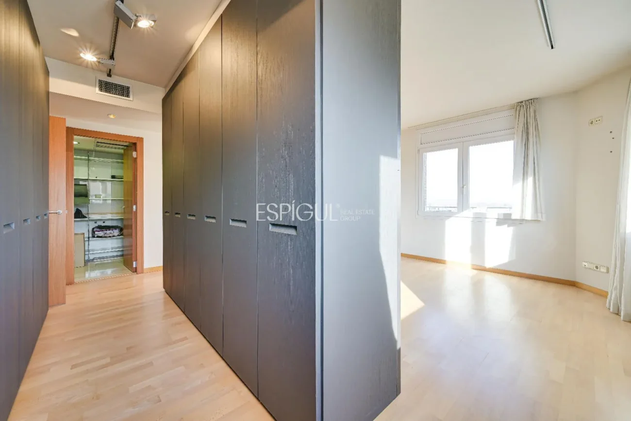 Luxury Penthouse in Parc Migdia: Exclusivity with Pool and Unique Views in Girona