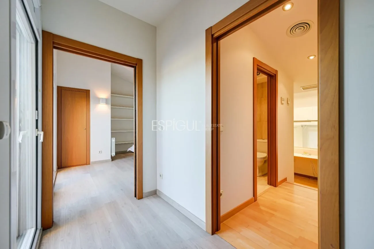 Luxury Penthouse in Parc Migdia: Exclusivity with Pool and Unique Views in Girona