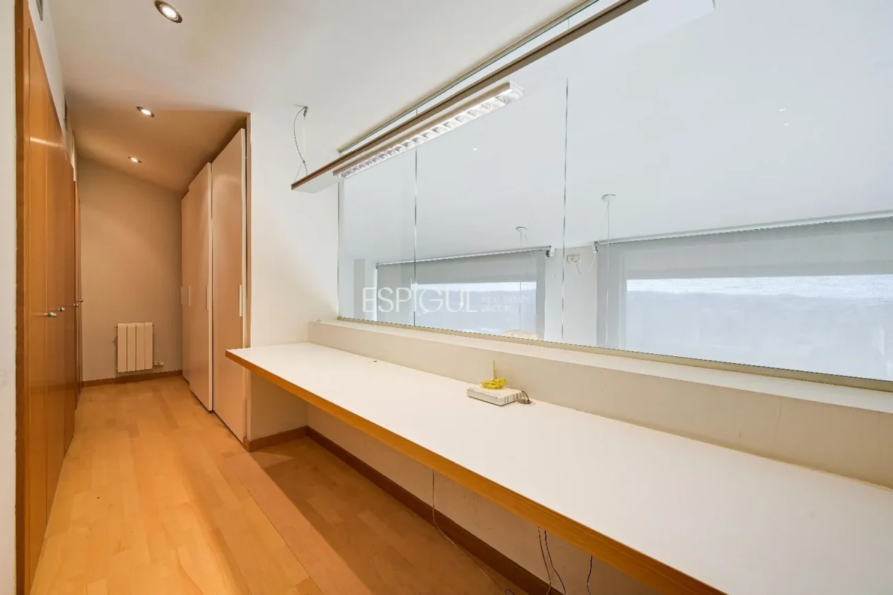 Luxury Penthouse in Parc Migdia: Exclusivity with Pool and Unique Views in Girona