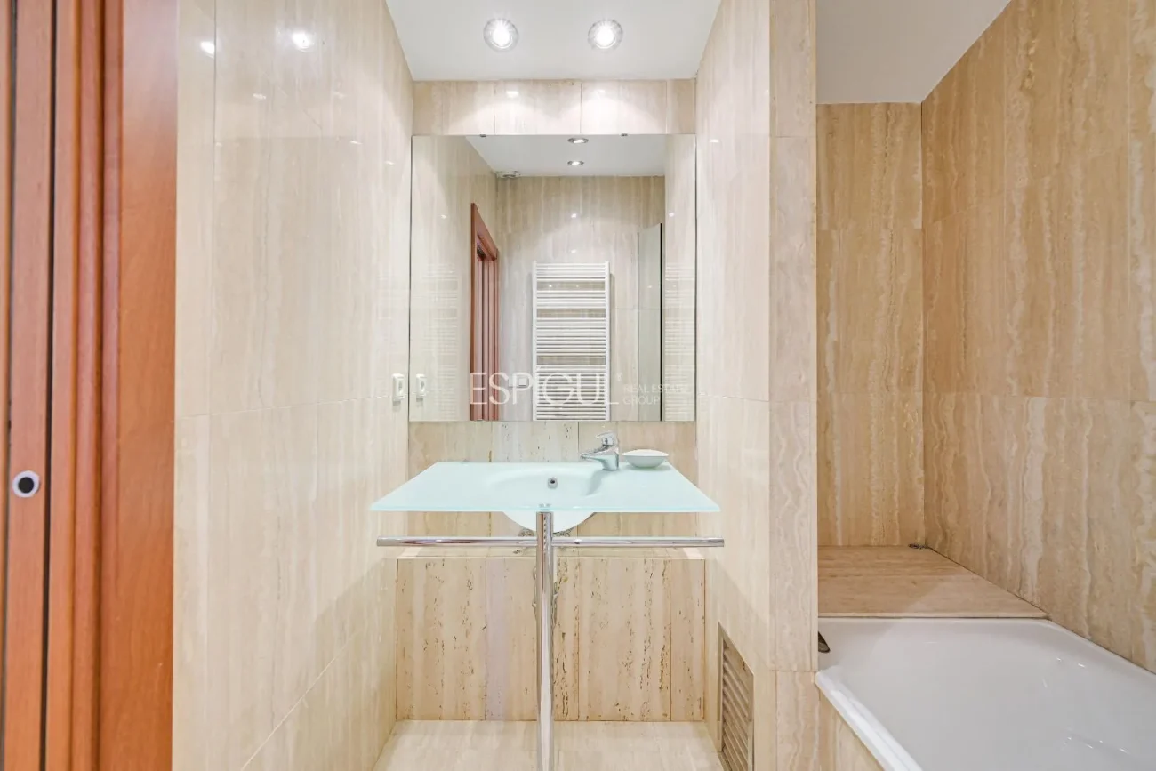 Luxury Penthouse in Parc Migdia: Exclusivity with Pool and Unique Views in Girona