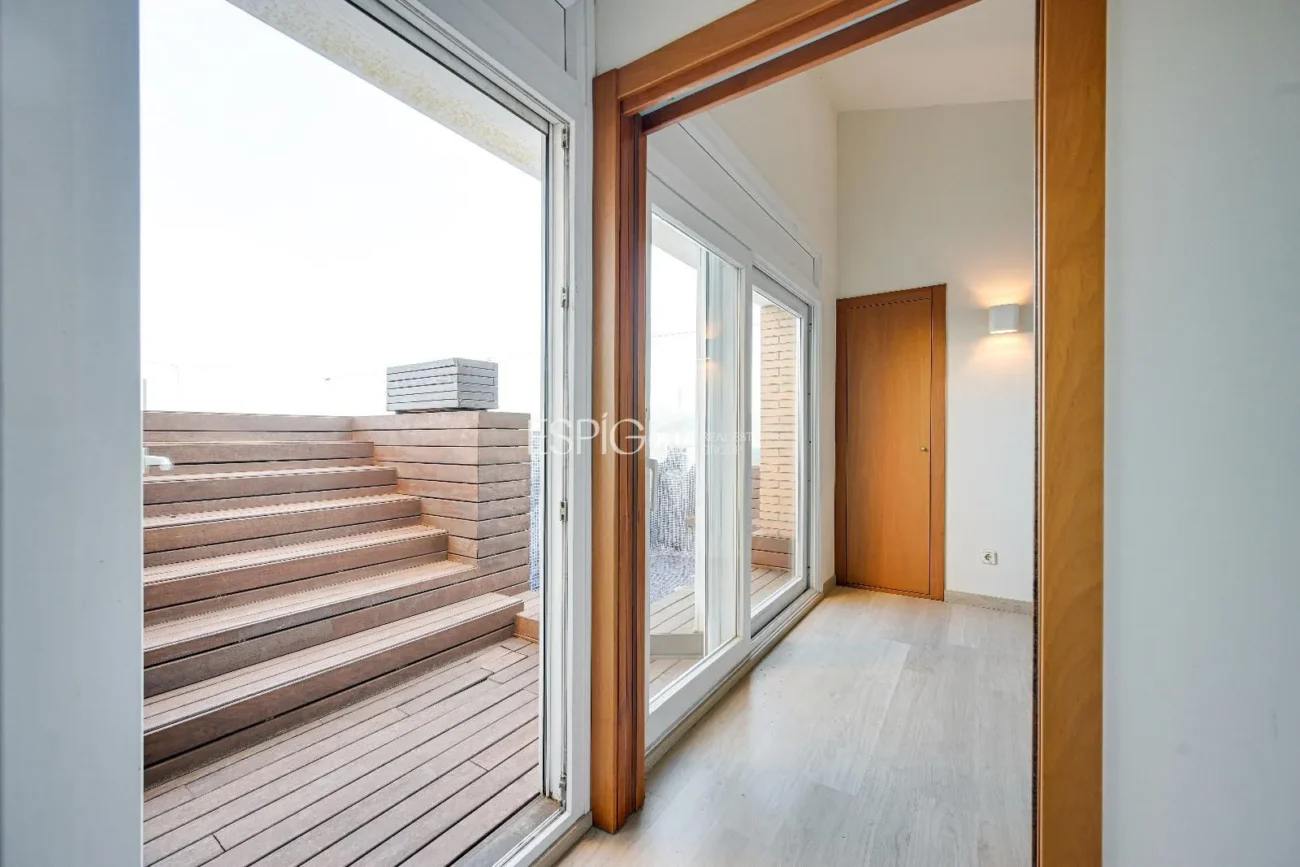 Luxury Penthouse in Parc Migdia: Exclusivity with Pool and Unique Views in Girona