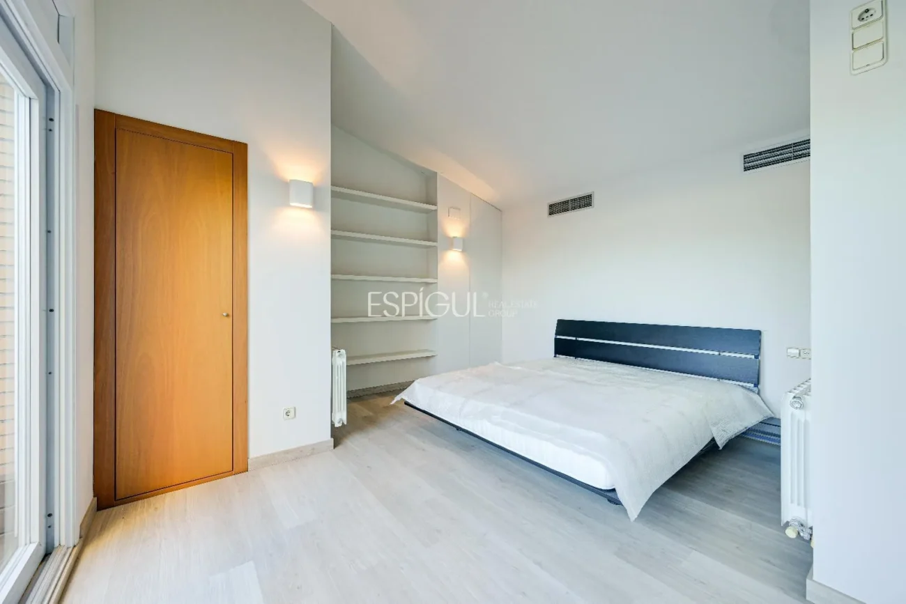 Luxury Penthouse in Parc Migdia: Exclusivity with Pool and Unique Views in Girona