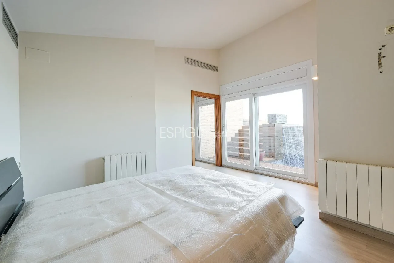 Luxury Penthouse in Parc Migdia: Exclusivity with Pool and Unique Views in Girona