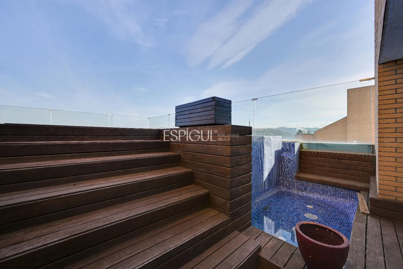 Luxury Penthouse in Parc Migdia: Exclusivity with Pool and Unique Views in Girona