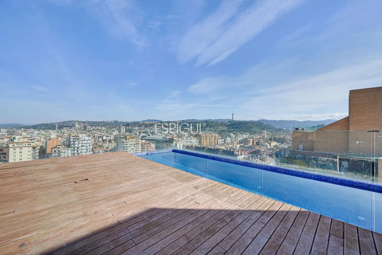 Luxury Penthouse in Parc Migdia: Exclusivity with Pool and Unique Views in Girona