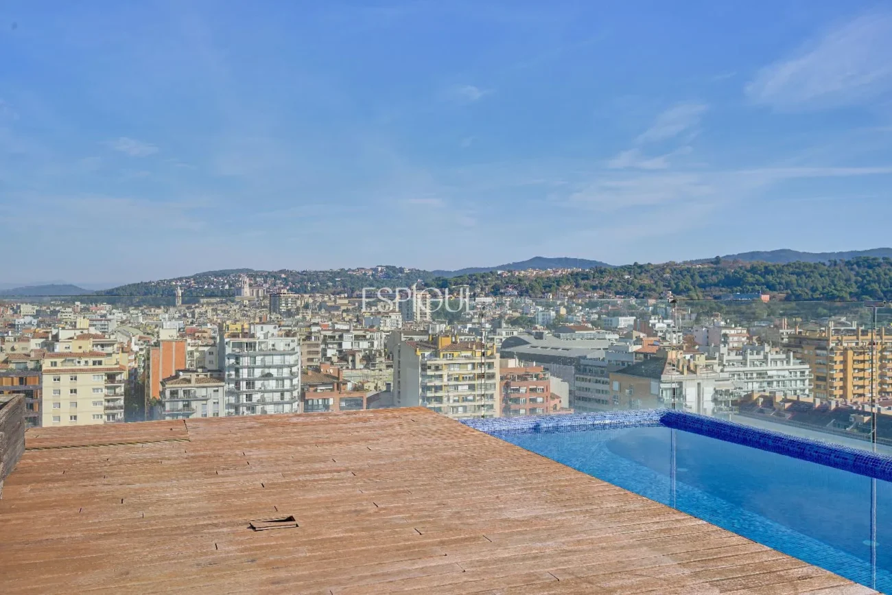 Luxury Penthouse in Parc Migdia: Exclusivity with Pool and Unique Views in Girona