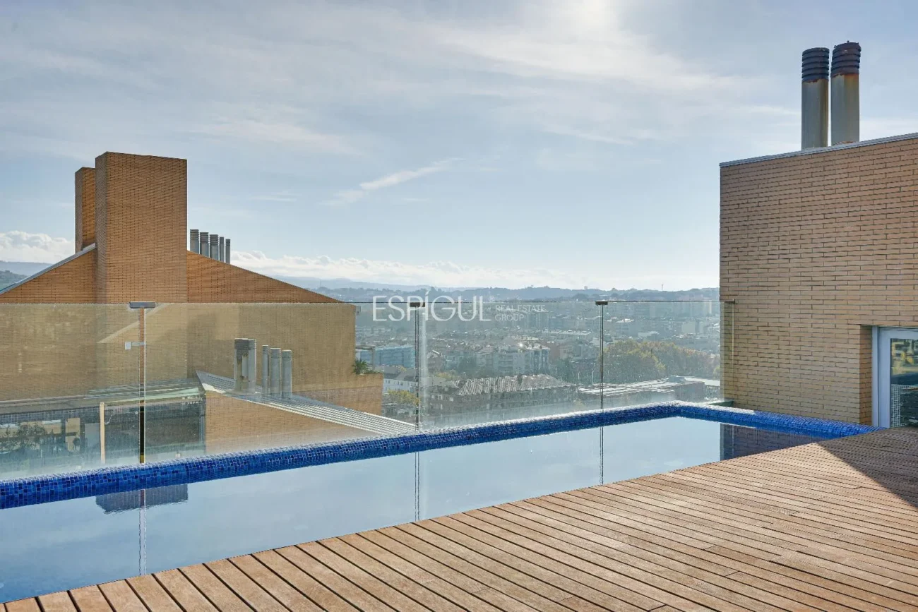Luxury Penthouse in Parc Migdia: Exclusivity with Pool and Unique Views in Girona