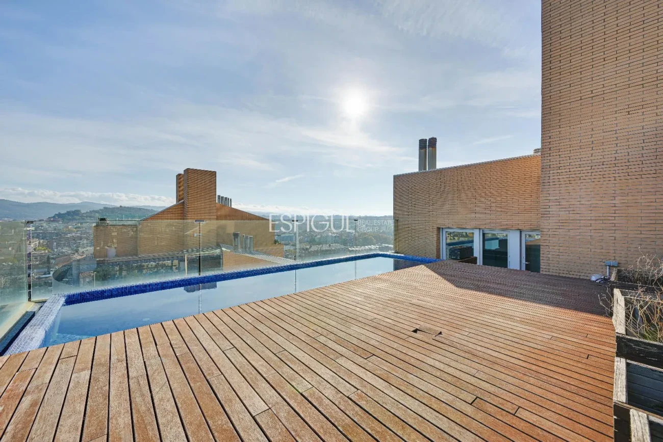 Luxury Penthouse in Parc Migdia: Exclusivity with Pool and Unique Views in Girona