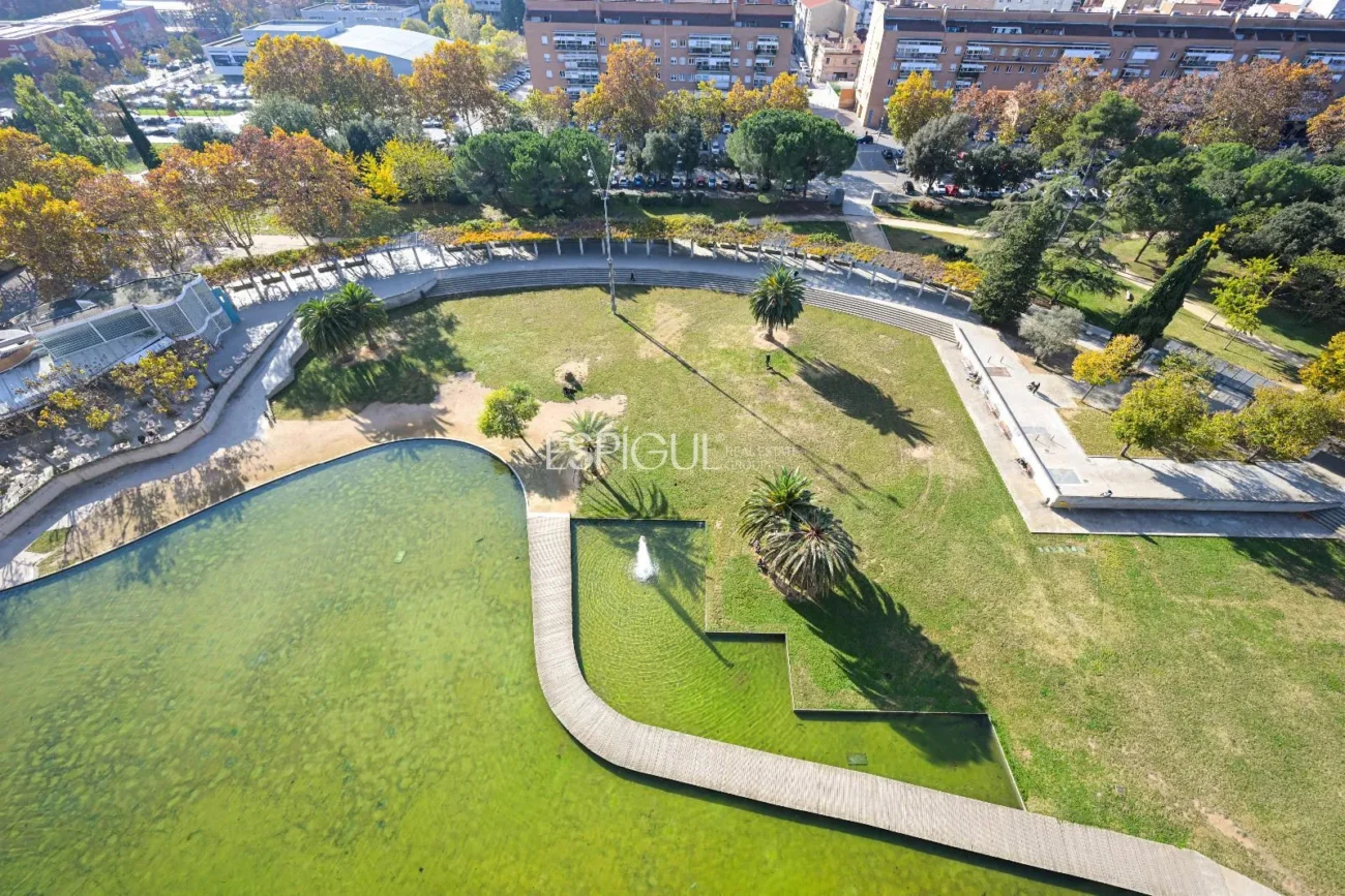Luxury Penthouse in Parc Migdia: Exclusivity with Pool and Unique Views in Girona