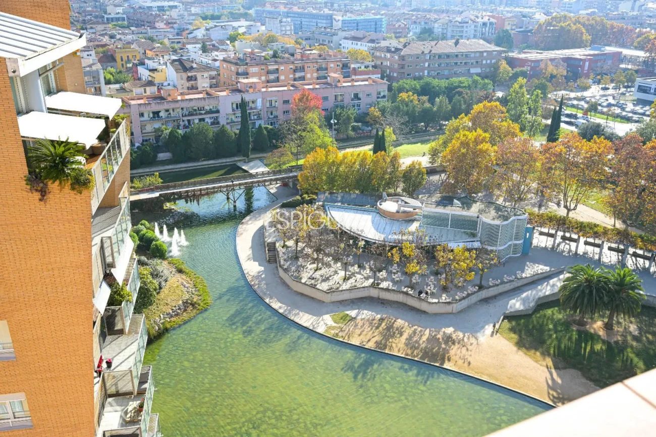 Luxury Penthouse in Parc Migdia: Exclusivity with Pool and Unique Views in Girona