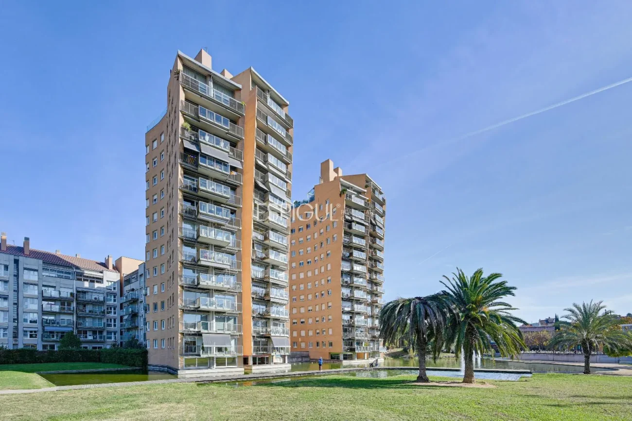 Luxury Penthouse in Parc Migdia: Exclusivity with Pool and Unique Views in Girona