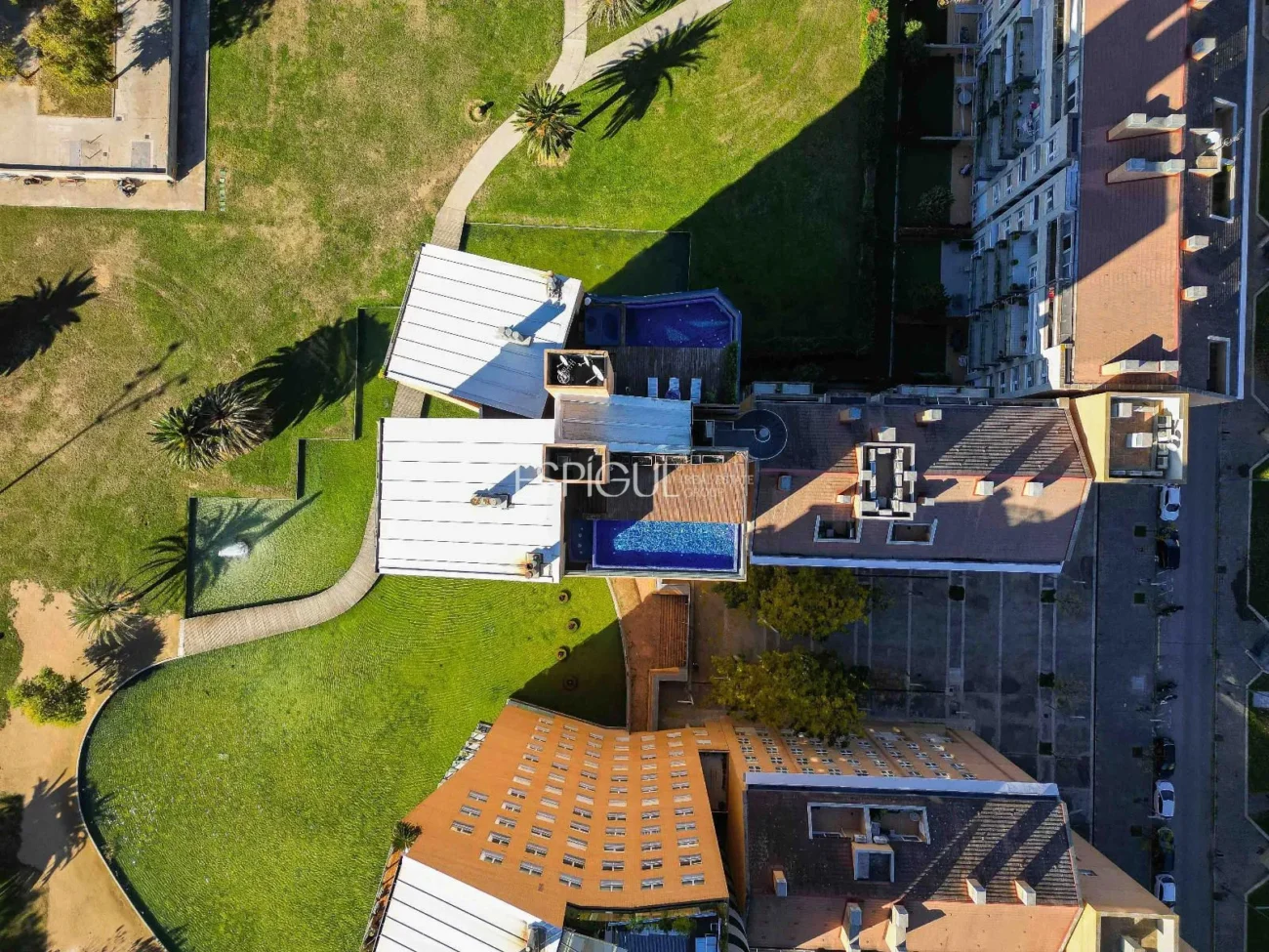 Luxury Penthouse in Parc Migdia: Exclusivity with Pool and Unique Views in Girona