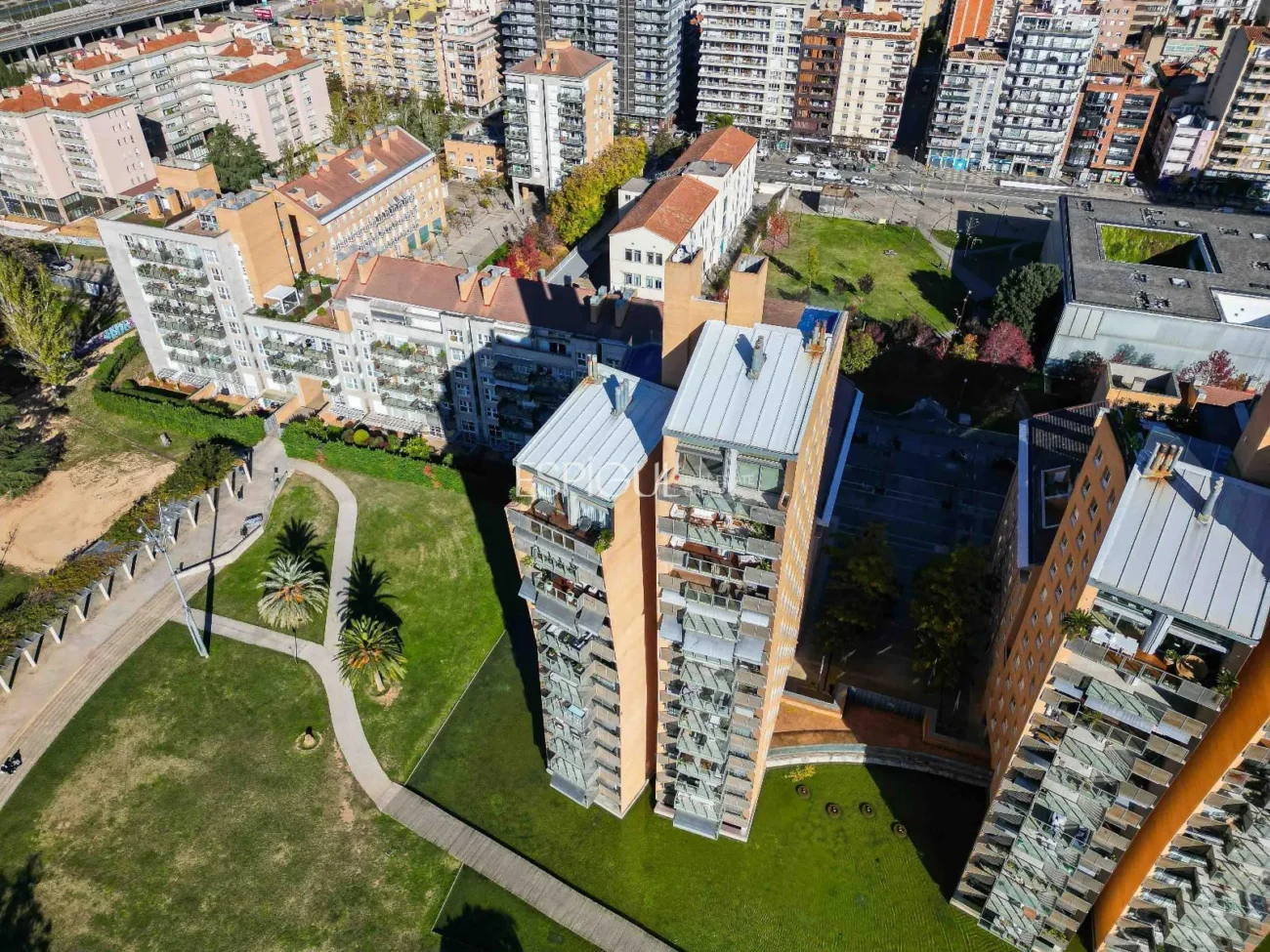 Luxury Penthouse in Parc Migdia: Exclusivity with Pool and Unique Views in Girona