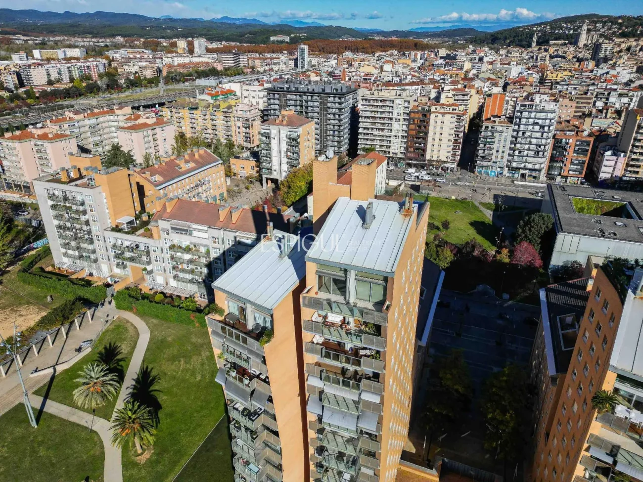 Luxury Penthouse in Parc Migdia: Exclusivity with Pool and Unique Views in Girona