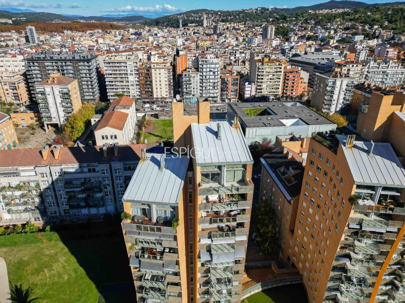 Luxury Penthouse in Parc Migdia: Exclusivity with Pool and Unique Views in Girona