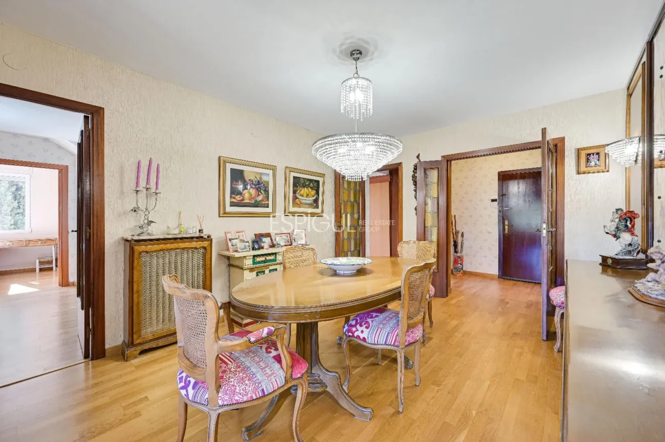Attique en duplex à rénover à vendre à Eixample
