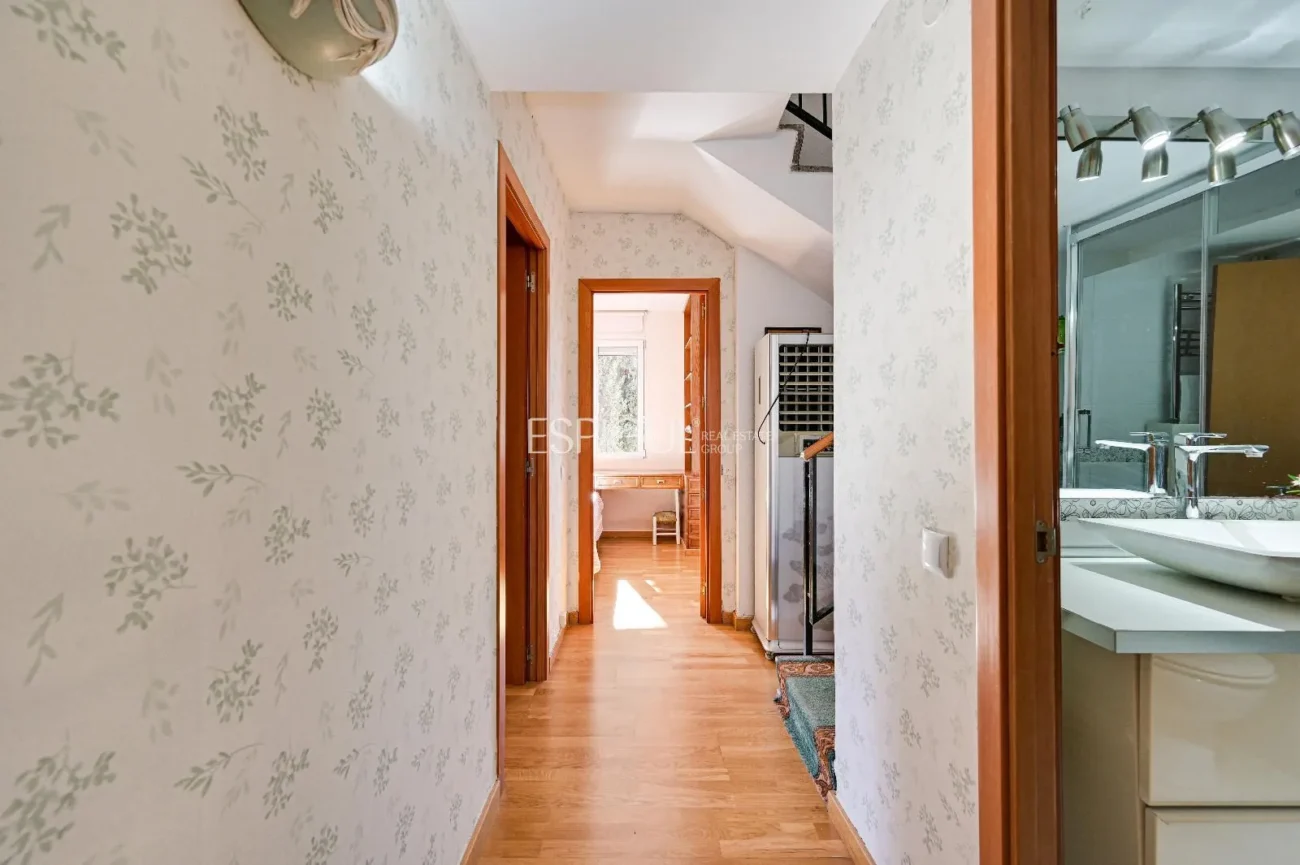 Attique en duplex à rénover à vendre à Eixample