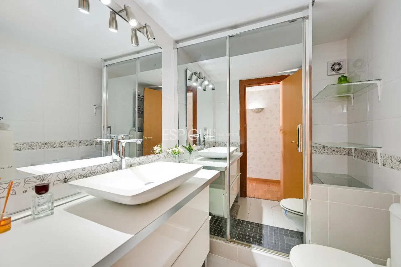 Attique en duplex à rénover à vendre à Eixample