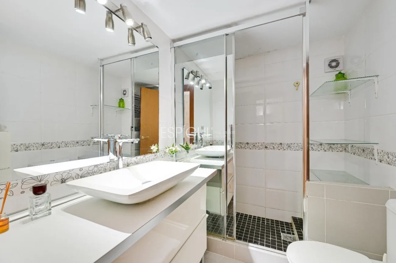 Attique en duplex à rénover à vendre à Eixample