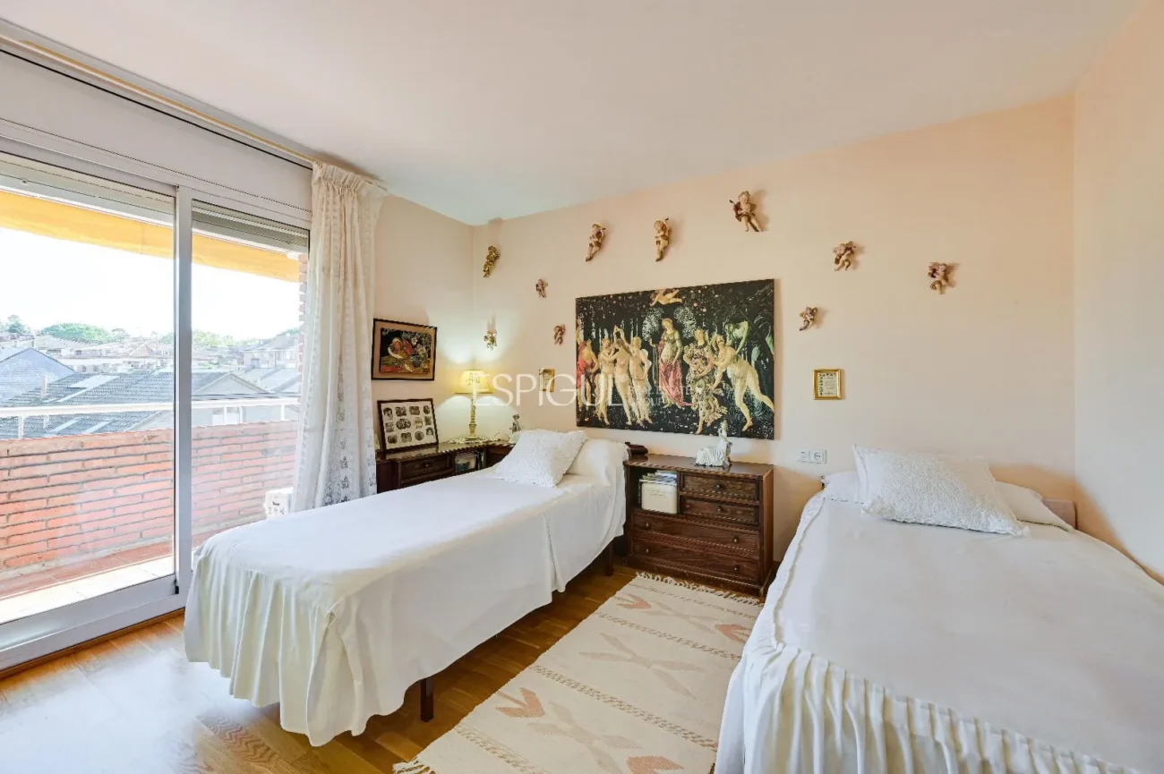 Attique en duplex à rénover à vendre à Eixample