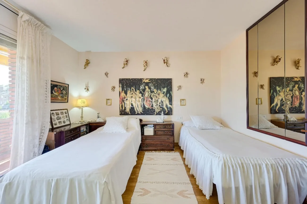 Attique en duplex à rénover à vendre à Eixample