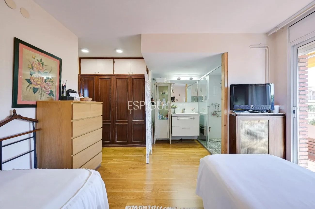 Attique en duplex à rénover à vendre à Eixample
