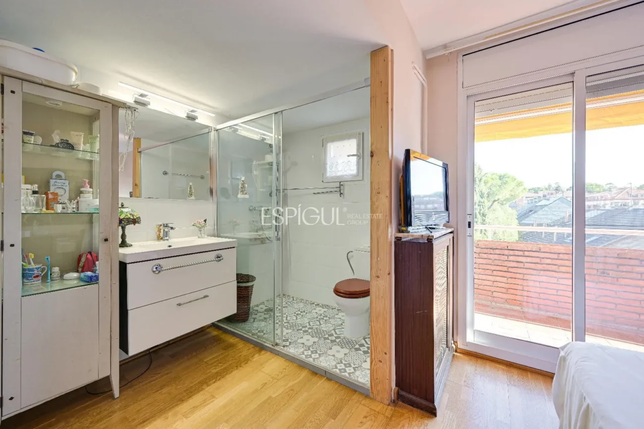 Attique en duplex à rénover à vendre à Eixample