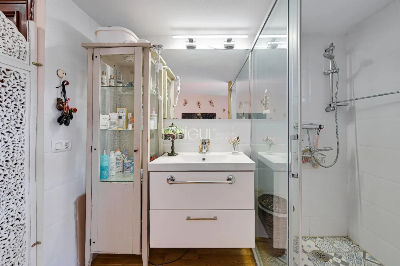 Attique en duplex à rénover à vendre à Eixample