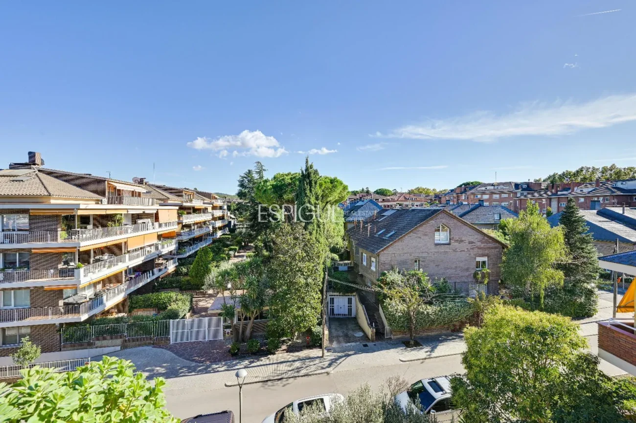 Attique en duplex à rénover à vendre à Eixample