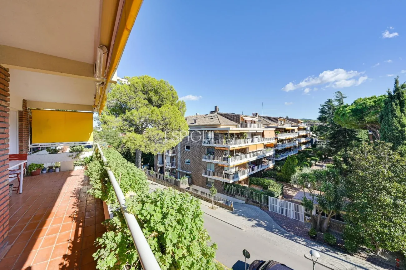 Attique en duplex à rénover à vendre à Eixample