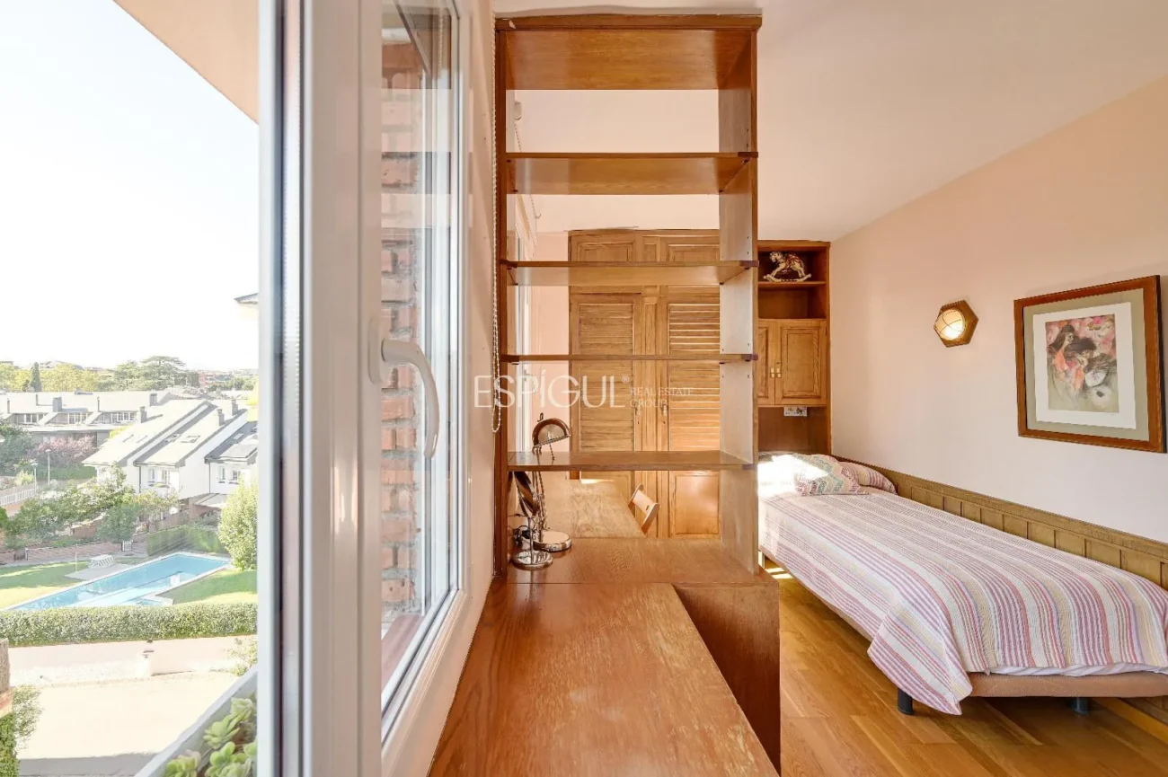 Attique en duplex à rénover à vendre à Eixample