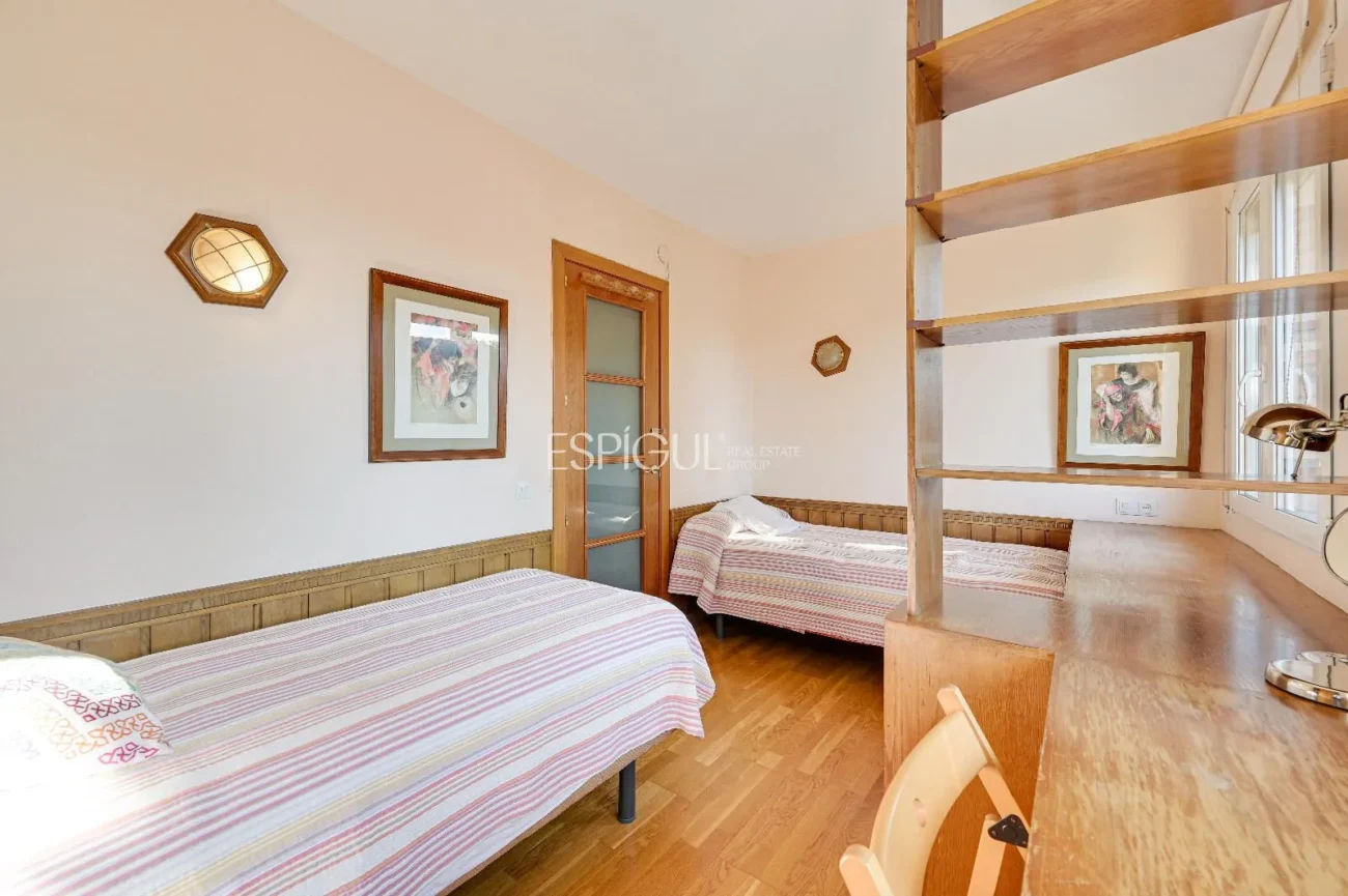 Attique en duplex à rénover à vendre à Eixample