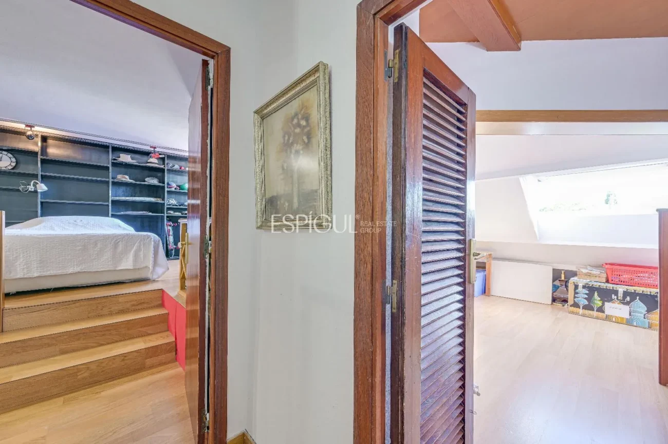 Attique en duplex à rénover à vendre à Eixample