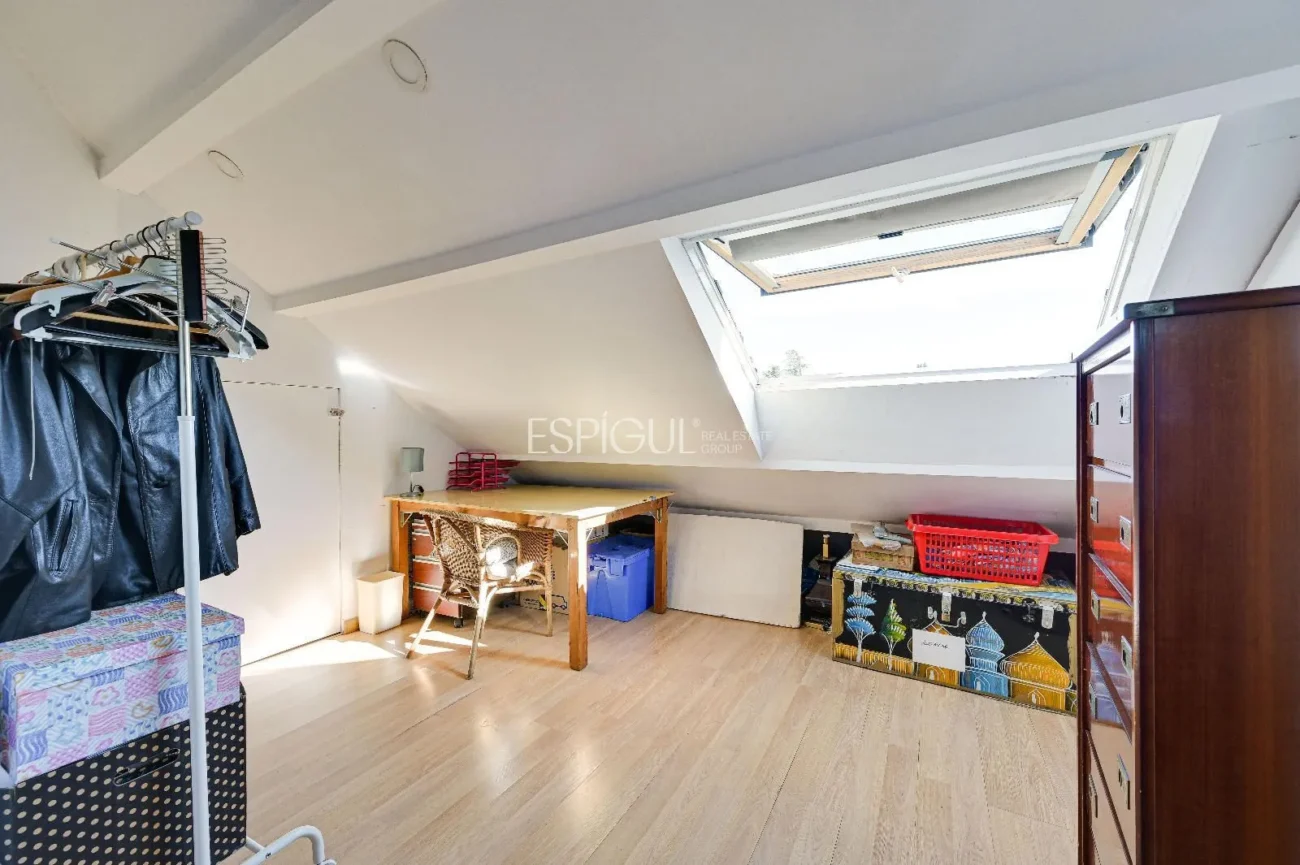 Attique en duplex à rénover à vendre à Eixample