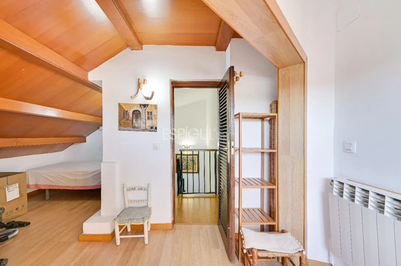 Attique en duplex à rénover à vendre à Eixample