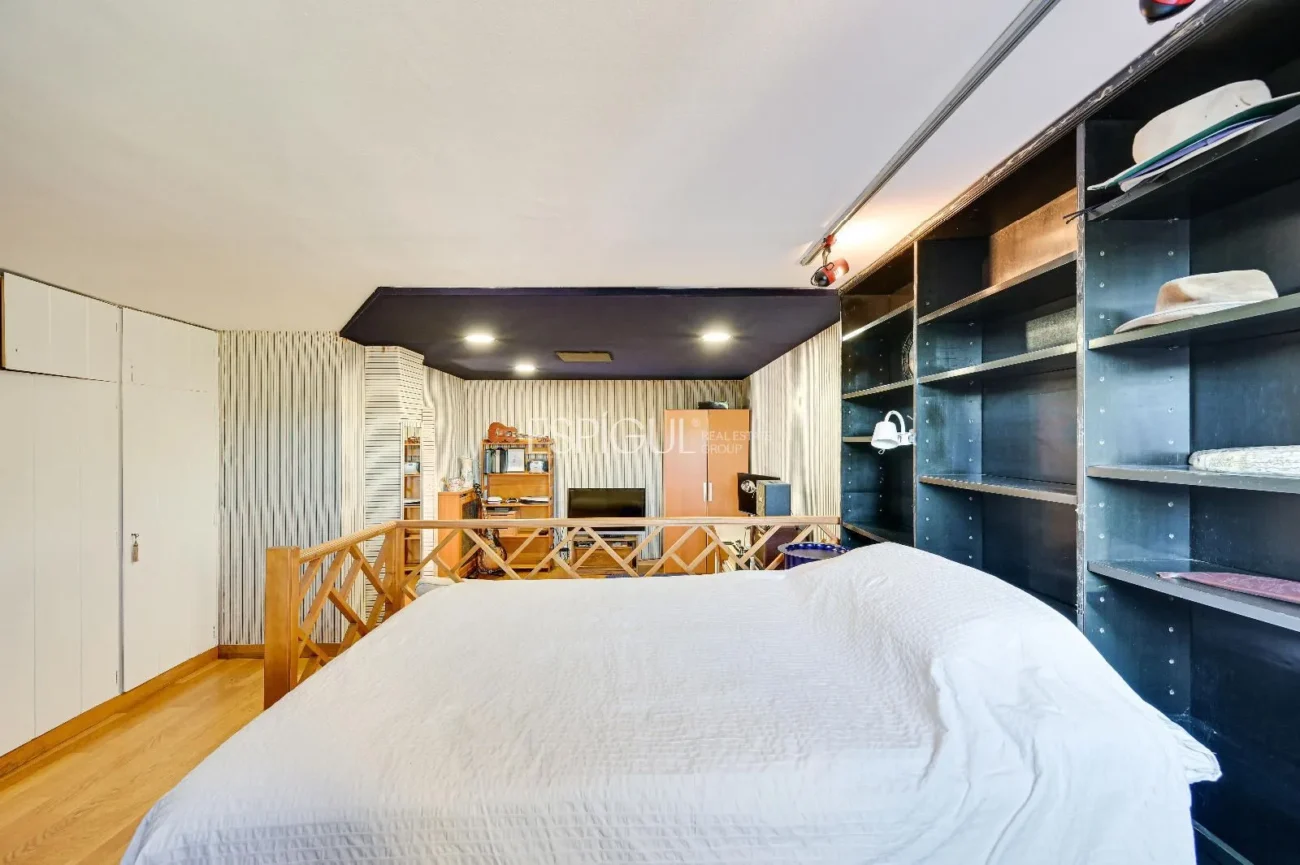 Attique en duplex à rénover à vendre à Eixample