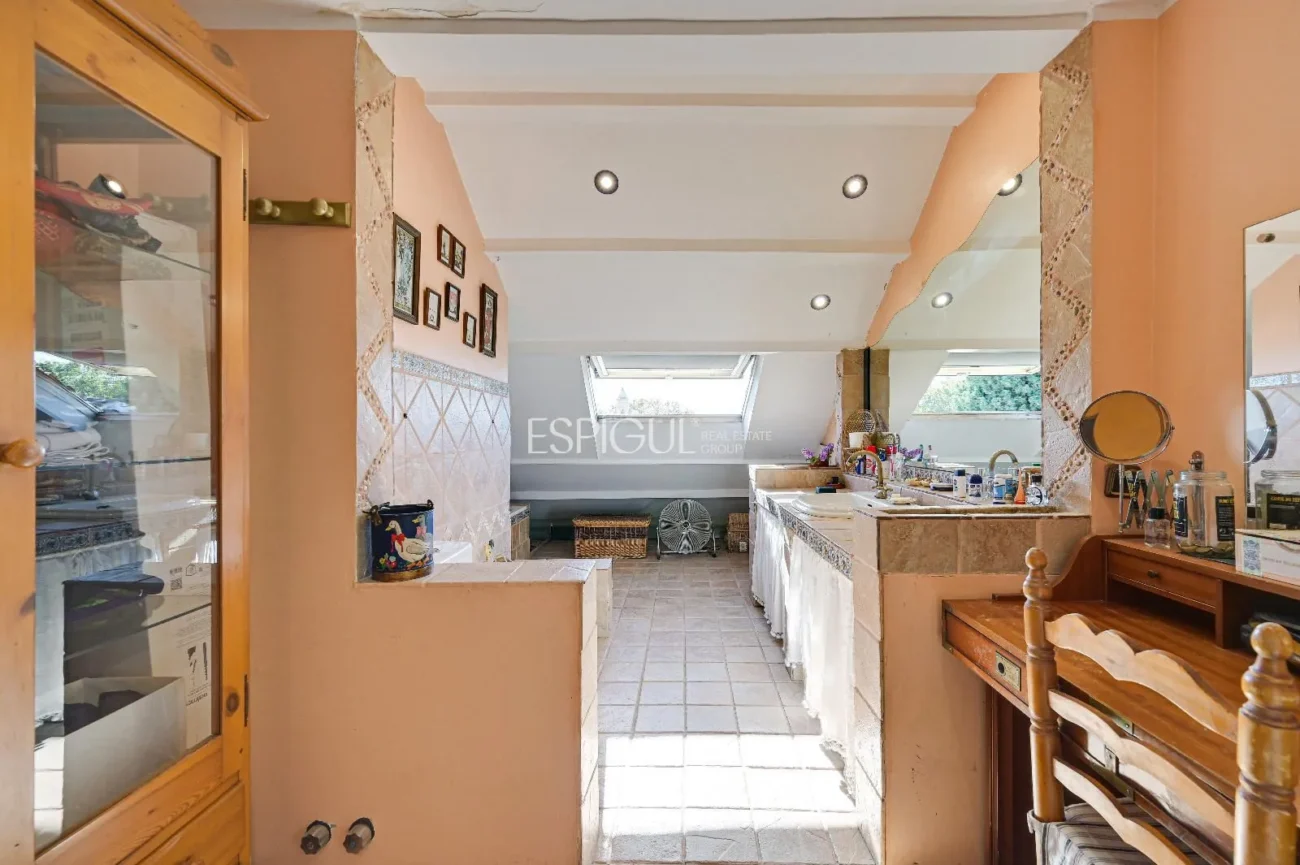 Attique en duplex à rénover à vendre à Eixample