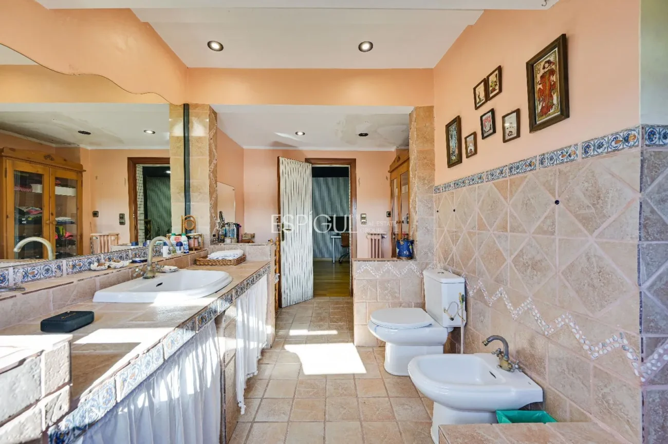 Attique en duplex à rénover à vendre à Eixample