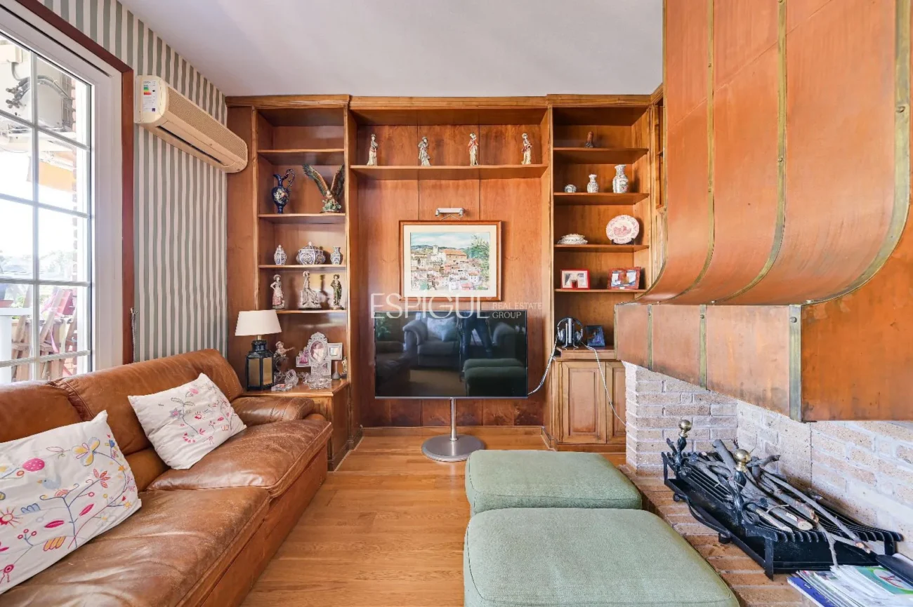 Attique en duplex à rénover à vendre à Eixample