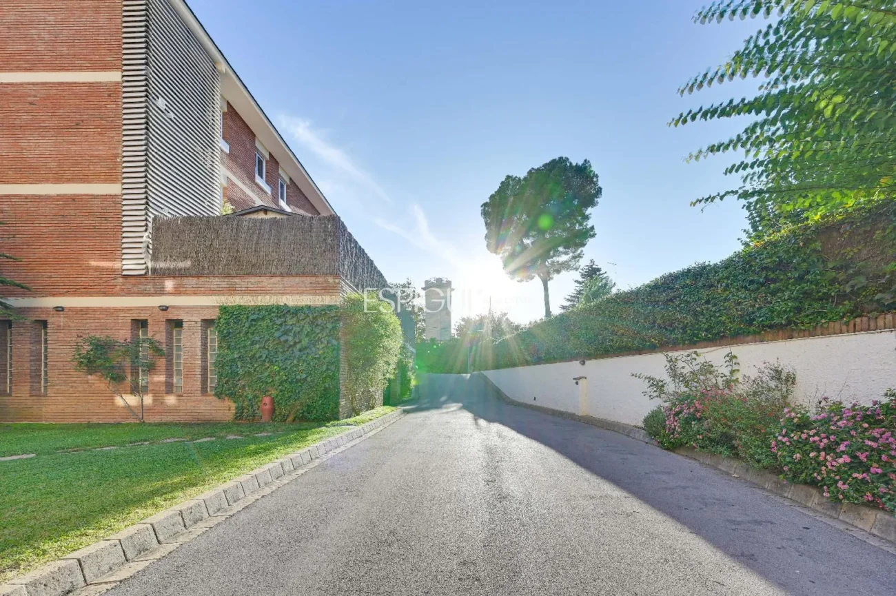 Attique en duplex à rénover à vendre à Eixample