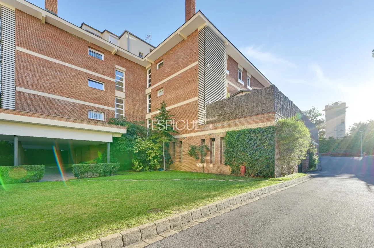 Attique en duplex à rénover à vendre à Eixample