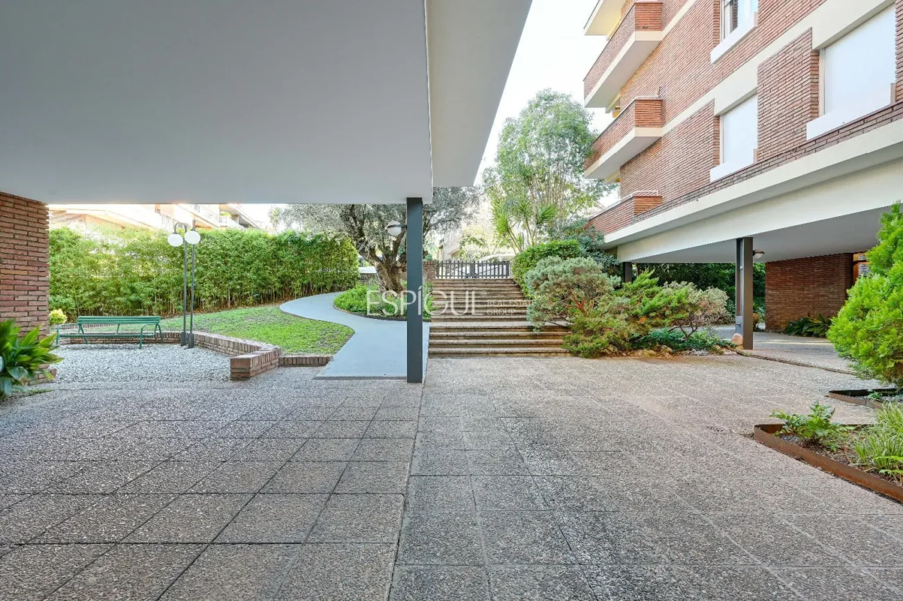 Attique en duplex à rénover à vendre à Eixample
