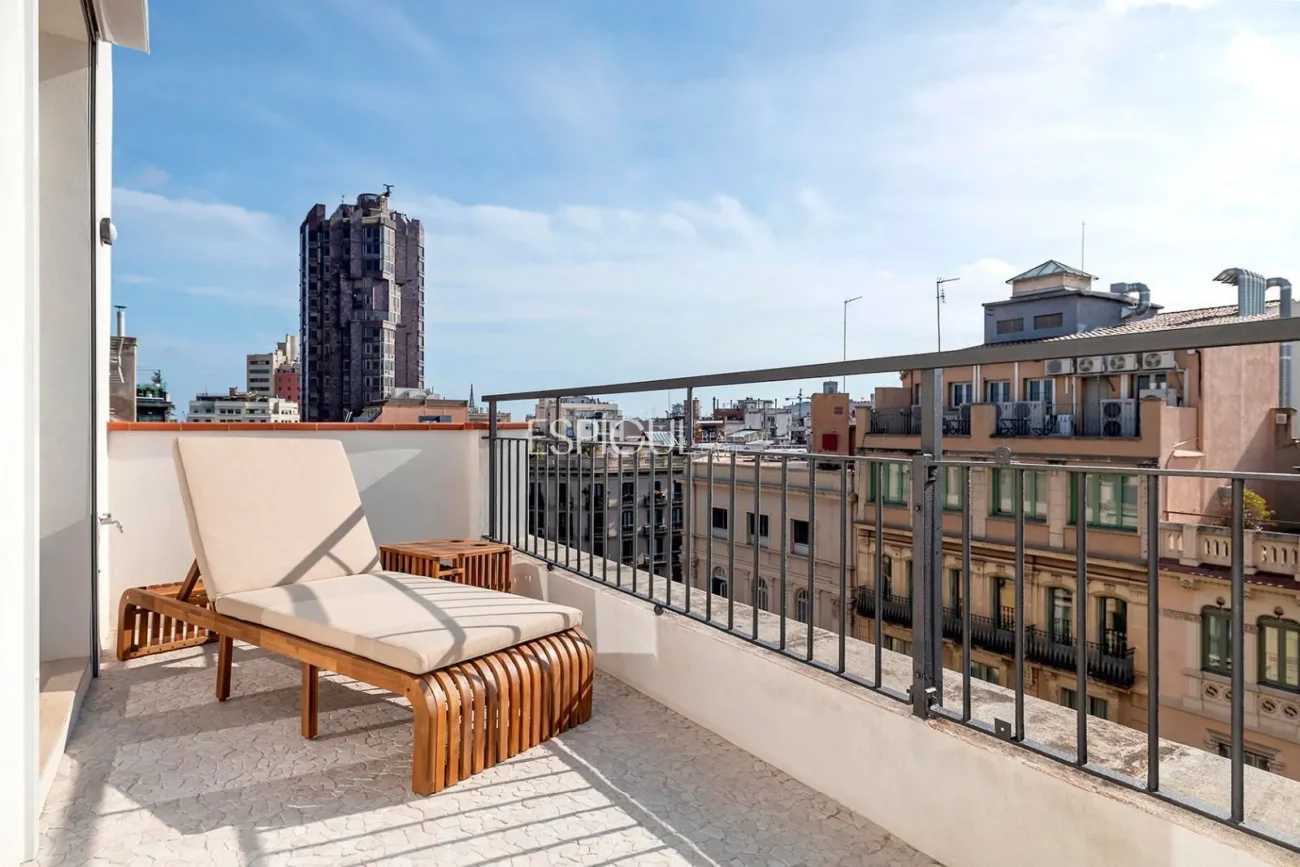 Àtic dúplex amb terrassa en venda a l’Eixample Dret