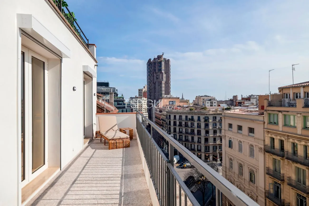 Àtic dúplex amb terrassa en venda a l’Eixample Dret