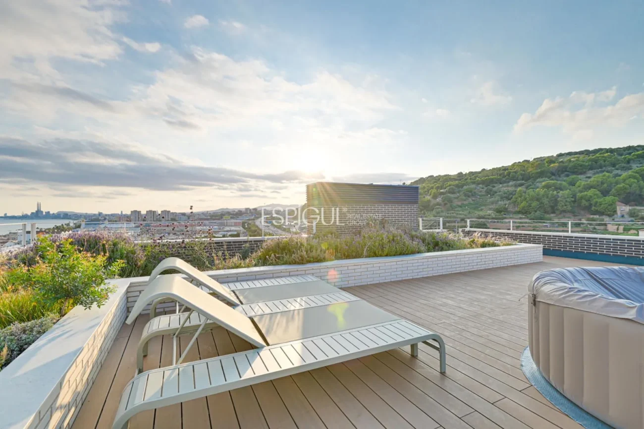 Attique en duplex de construction neuve à Montgat, à 100 m de la mer