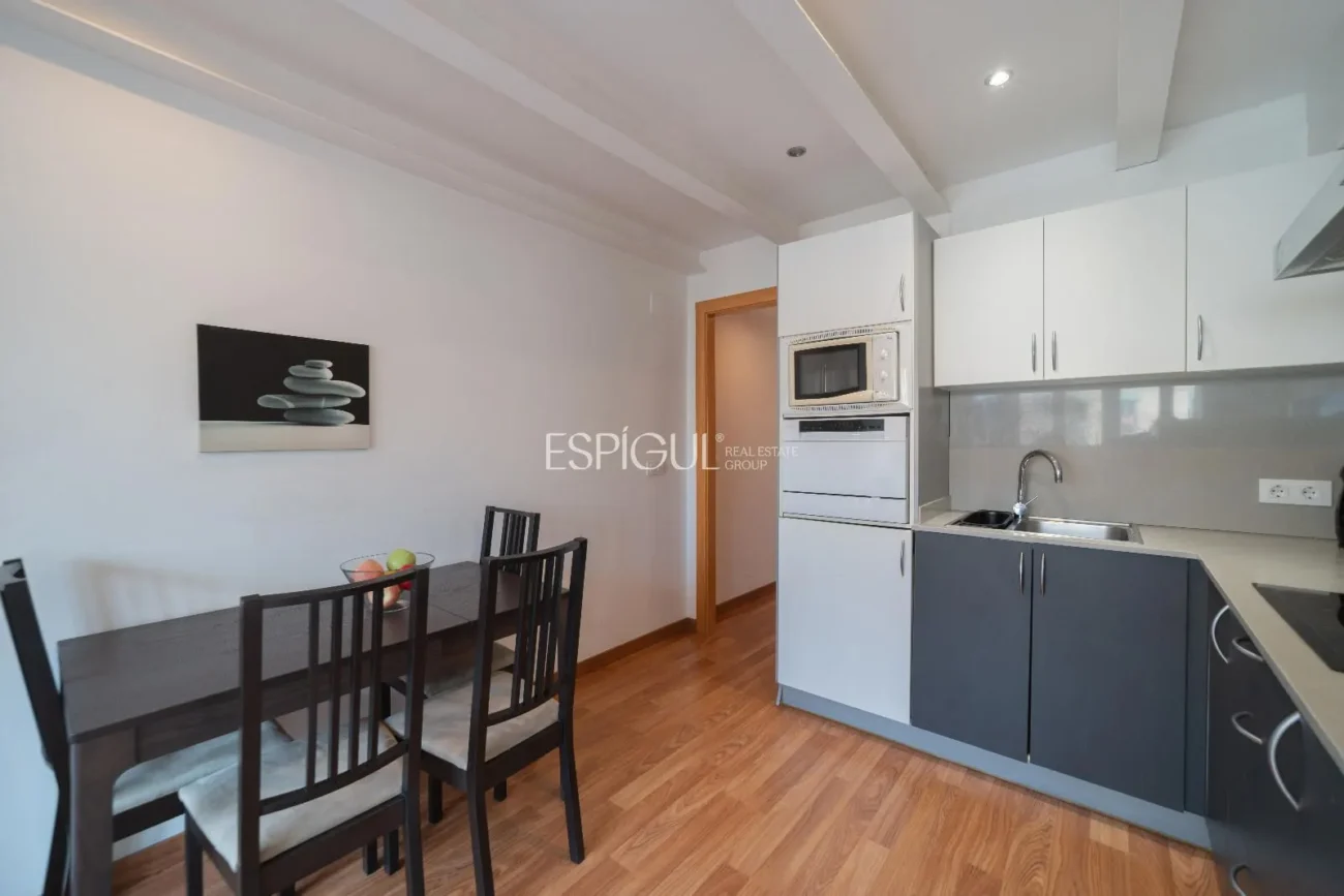 Bloque en venta en plena Rambla de Girona.